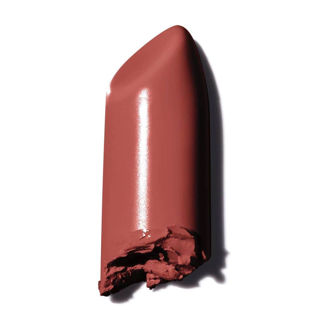 Revlonのインスタグラム：「High-impact color meets super-moisturizing formula. The result? A lipstick that feels as good as it looks. 💄  Shown: #SuperLustrous Lipstick in Toast of New York (325). Tap to shop at @ultabeauty.」