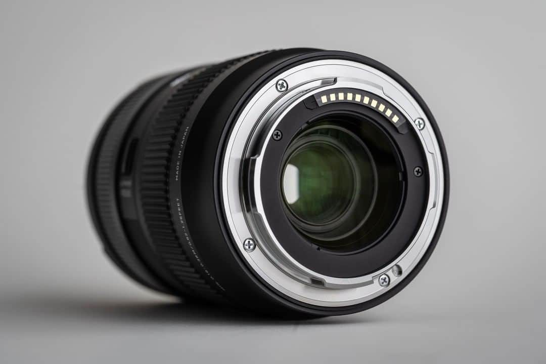 Sigma Corp Of America（シグマ）さんのインスタグラム写真 - (Sigma Corp Of America（シグマ）Instagram)「A few up close views of the new, full-frame SIGMA 28-70mm F2.8 DG DN | Contemporary lens for E-mount and L-mount mirrorless cameras.  Available in mid-March for $899 in the US!  ** Link in the bio to learn more **  #SIGMA #sigmaphoto #SIGMA2870mmContemporary #SIGMAContemporary #SIGMADGDN #photography #zoomlens #zoom #Emount #Lmount #mirrorless #fullframe」2月26日 3時34分 - sigmaphoto
