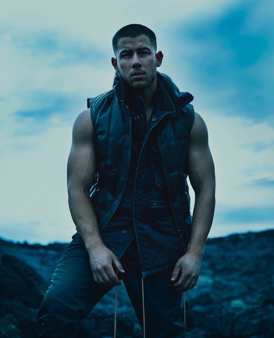 Rolling Stoneのインスタグラム：「Nick Jonas has announced his third solo album, 'Spaceman,' sharing the title track on Thursday. The album will be released on March 12th via Island Records.⁠ ⁠ Over a groovy, glittering beat, Jonas sings on “Spaceman” about feeling alone in a tumultuous world and the desire to rise above it all. He alludes to the 2020 election, the coronavirus pandemic, and ongoing inequality in the lyrics: “They say it’s a phase, it’ll change if we vote/And I pray that it will, but I know that it won’t/I’m a spaceman/Yeah, I’m a spaceman/And the numbers are high but we keep goin’ down/’Cause we ain’t supposed to live with nobody around/I’m a spaceman/Yeah, I’m a spaceman.”⁠ ⁠ Tap the link in bio to listen.⁠ ⁠ Photo: @anthonymandler」