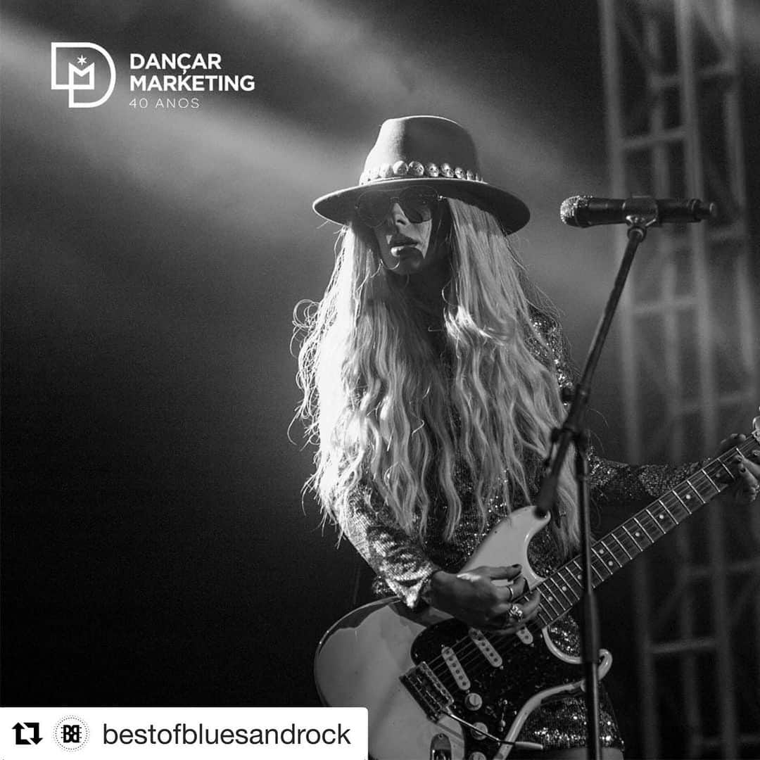 オリアンティさんのインスタグラム写真 - (オリアンティInstagram)「was such a blast @bestofbluesandrock @samsungus #brazil .. this Strat was a very generous gift from bob rock after we made Rso album.. can’t wait to return to Brazil ✌🏻❤️」2月26日 3時44分 - iamorianthi