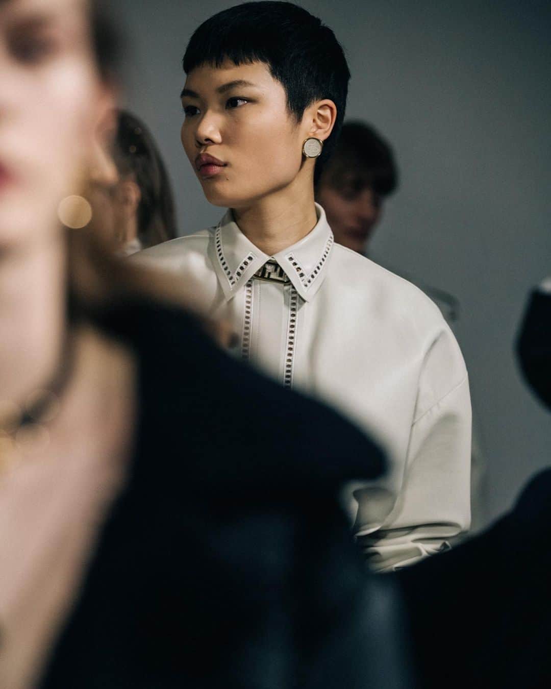 Fendiさんのインスタグラム写真 - (FendiInstagram)「A pragmatic, powerful, and undeniably feminine vision. Take a closer look at @MrKimJones debut #FendiFW21 ready to wear collection on Fendi.com  Artistic Director of Couture and Womenswear Collections: @MrKimJones Artistic Director of Accessories and Menswear Collections: @SilviaVenturiniFendi Jewellery Creative Director: @delfinadelettrez  Styling: @themelanieward Hair: @guidopalau Makeup: @peterphilipsmakeup Nails: @beautick_official Casting: @shelleydurkancasting」2月26日 3時55分 - fendi