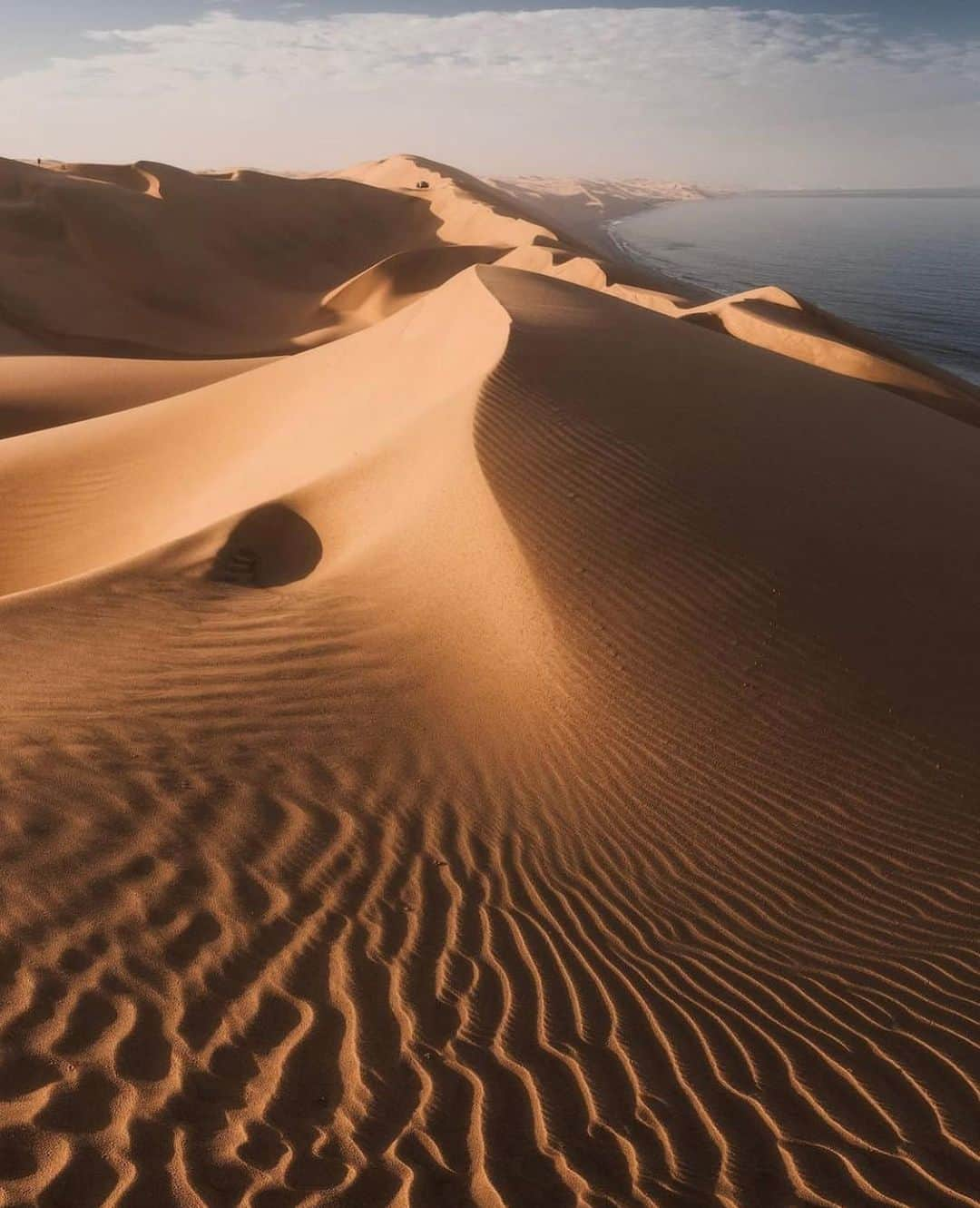 Earth Picsさんのインスタグラム写真 - (Earth PicsInstagram)「Sossusvlei Sand Dunes of the Namib Desert by @danielkordan」2月26日 3時56分 - earthpix