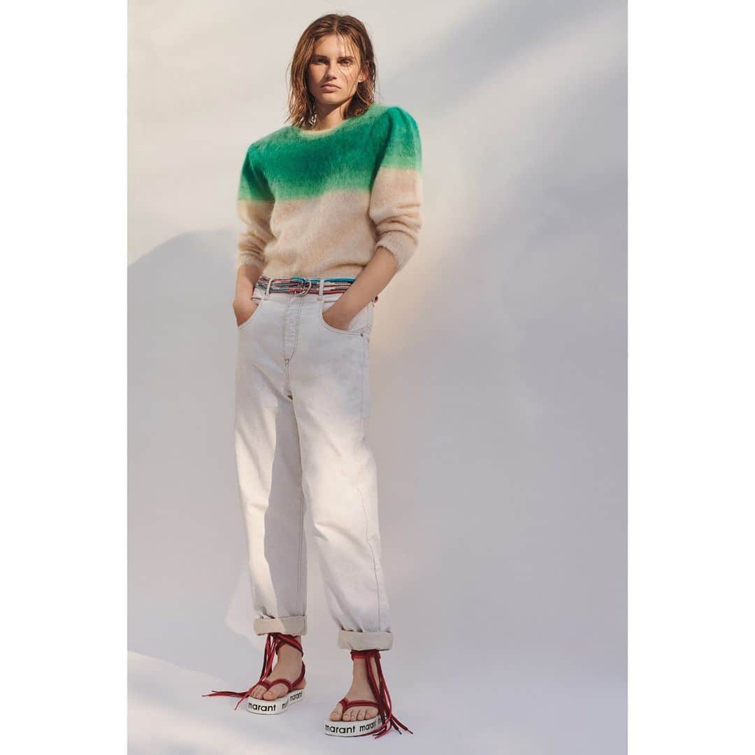 のインスタグラム：「Étoile Spring-Summer 2021  @giedre.dukauskaite captured wearing an Étoile SS21 look including the Deniz Pullover and Corfy pants.  Discover more through the link in bio  #IsabelMarantÉtoile #IsabelMarant」