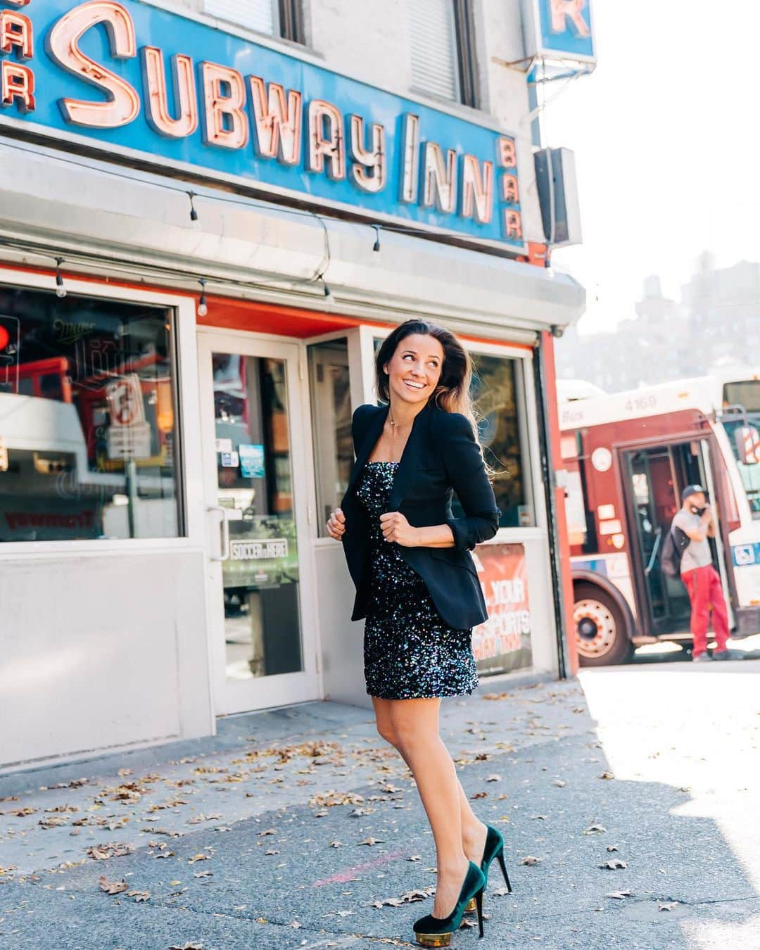 ショシャーナさんのインスタグラム写真 - (ショシャーナInstagram)「Our go-to party dress in now on sale. Tap now to shop the Midnight Clara Dress! #shoshanna #sequins #sale #nyc」2月26日 4時03分 - shopshoshanna