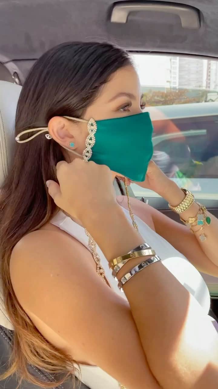 Alexandra M Rodriguezのインスタグラム：「Always protected 🙏🧿💖✨ Corona ain’t getting me! This mask is very special to me.  @lavendermay and I went fabric sourcing for our bikini project and these items called out to me and the results far exceeded my expectations.  This is one I will save forever and pass on down as we talk about the crazy shift in our lives.  Link in bio to order ✨✨✨  Lashes by @karpediembeauty 😍」