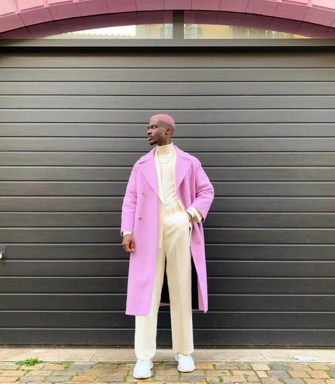 ALDO shoesさんのインスタグラム写真 - (ALDO shoesInstagram)「It’s the pastels for me. 🍬 Style icon @danclemt looking fresh in our BRADD sneakers. Shop our link in bio to get yours. #AldoCrew」2月26日 4時08分 - aldo_shoes