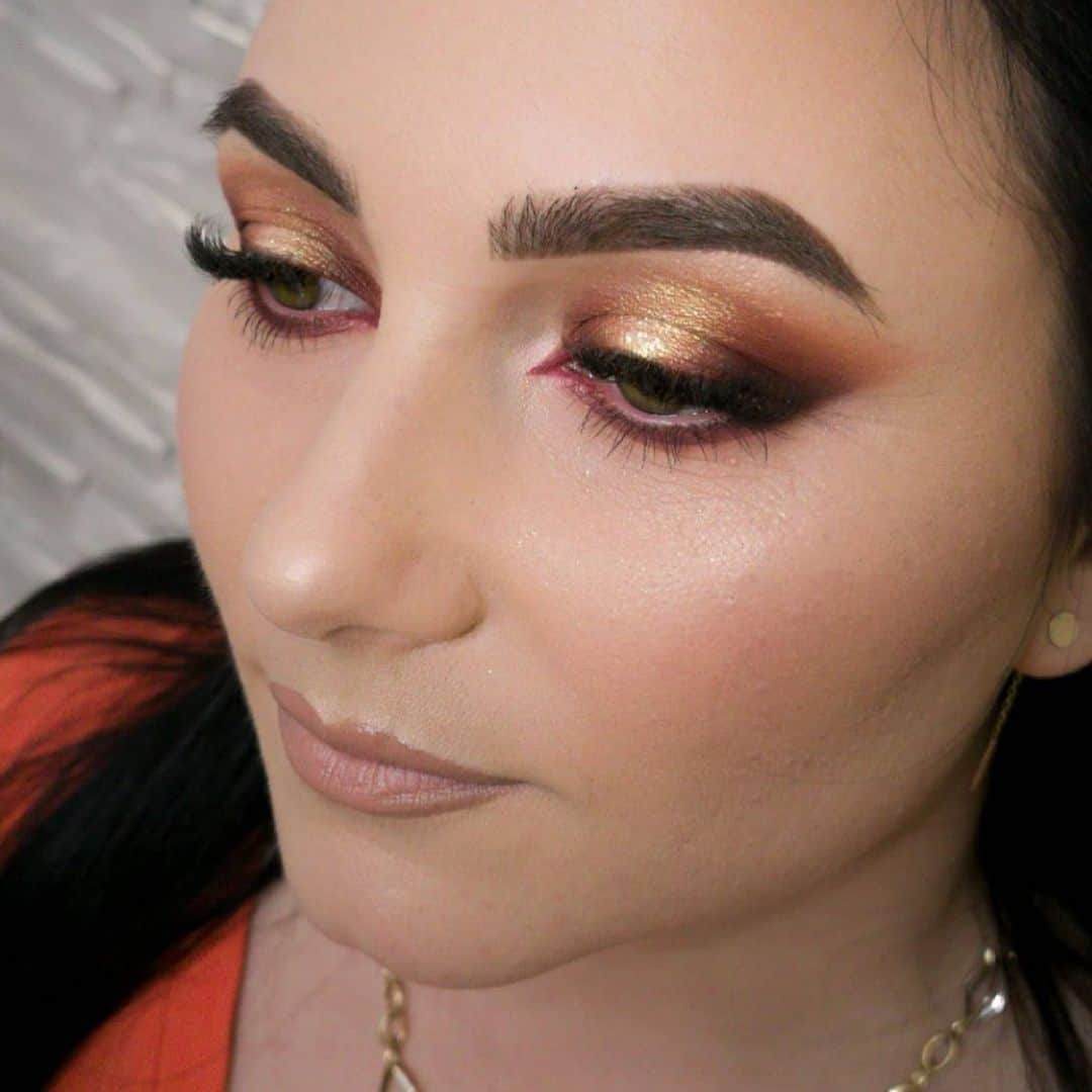Makeup Addiction Cosmeticsのインスタグラム：「New talent feature! @madalina__ionela using our Turkish delight highlighter and gold rush pigment! So beautiful 😻  Showing her some love below 🥰  WHAT DO YOU PREFER TO DO? COLOUR OR WARM LOOKS??. . . #makeupaddiction #makeupaddictioncosmetics  #peachyqueenblog #makeupfanatic1 #universodamaquiagem_oficial #allmodernmakeup #inssta_makeup #undiscovered_muas #makeupartistsworldwide #flawlesssdolls #hairmakeupdiary」