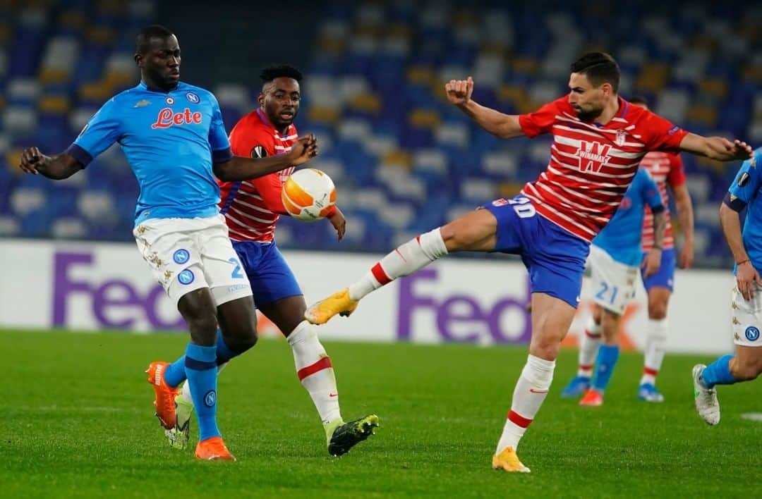 グラナダCFさんのインスタグラム写真 - (グラナダCFInstagram)「Cada balón. Cada metro. Luchar hasta el final.  #NapoliGranada #uel」2月26日 4時23分 - granadacf