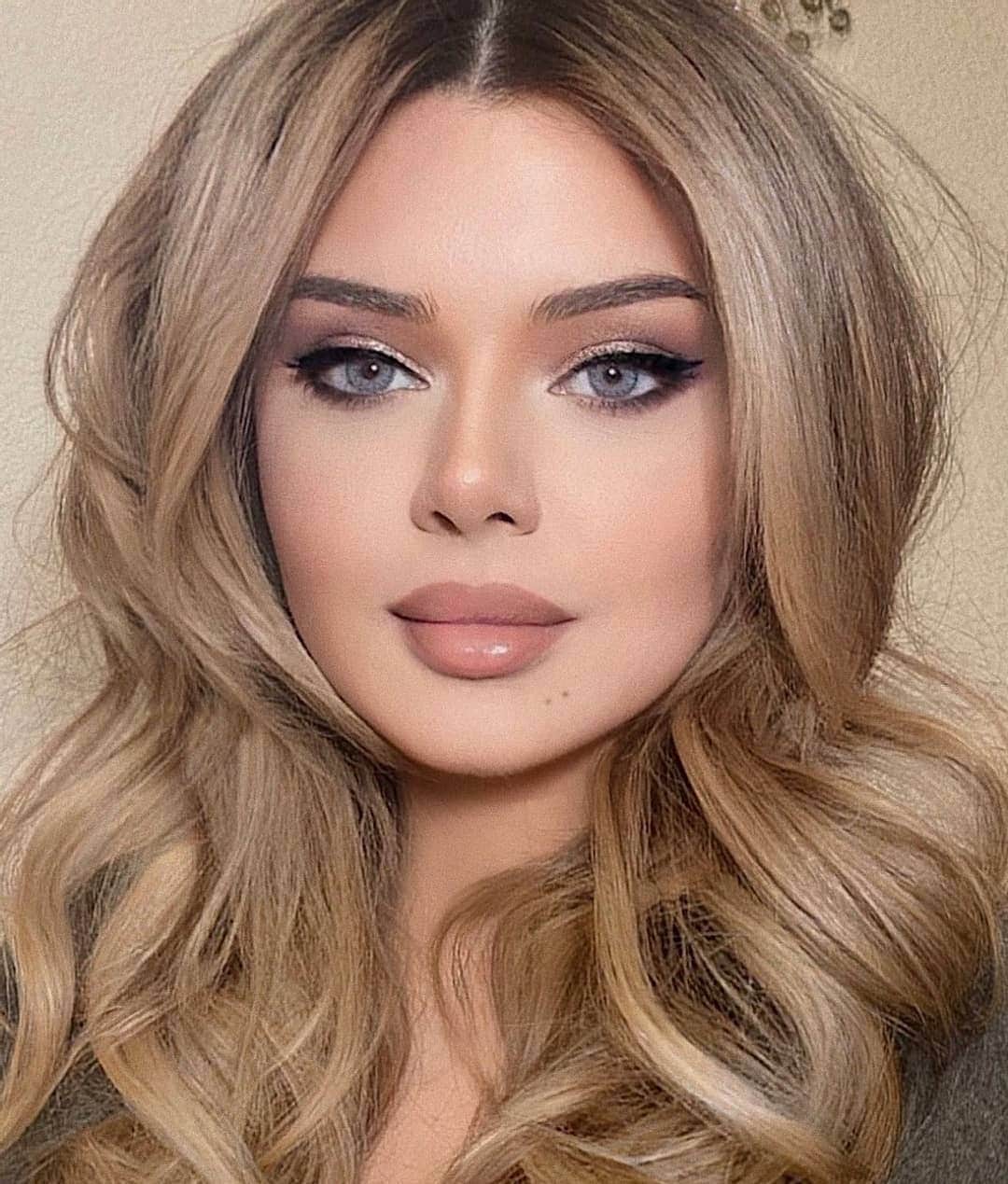 the Balmのインスタグラム：「Brow game strong 🔥 @xazulyaa in Furrowcious brow pencil (dark brown)   #thebalm #thebalmeu #thebalmcosmetics #brows #makeup #glam #beauty #crueltyfreebeauty #beautybrand #cosmetics」