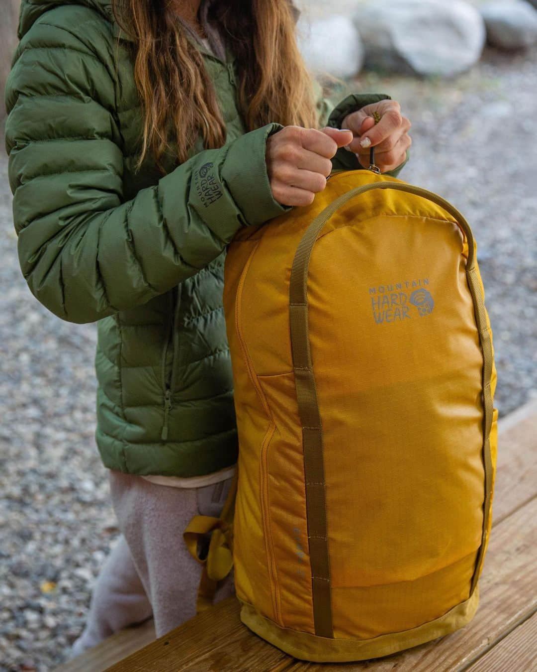 マウンテンハードウェアのインスタグラム：「This never happens… 🙊 Now that you’ve saved on styles like the Stretchdown™ and last season’s Snowsports Collections, we’re offering a special opportunity to complete your kit with a daypack at the same discount. (Shop the Winter Sale: link in bio.)」