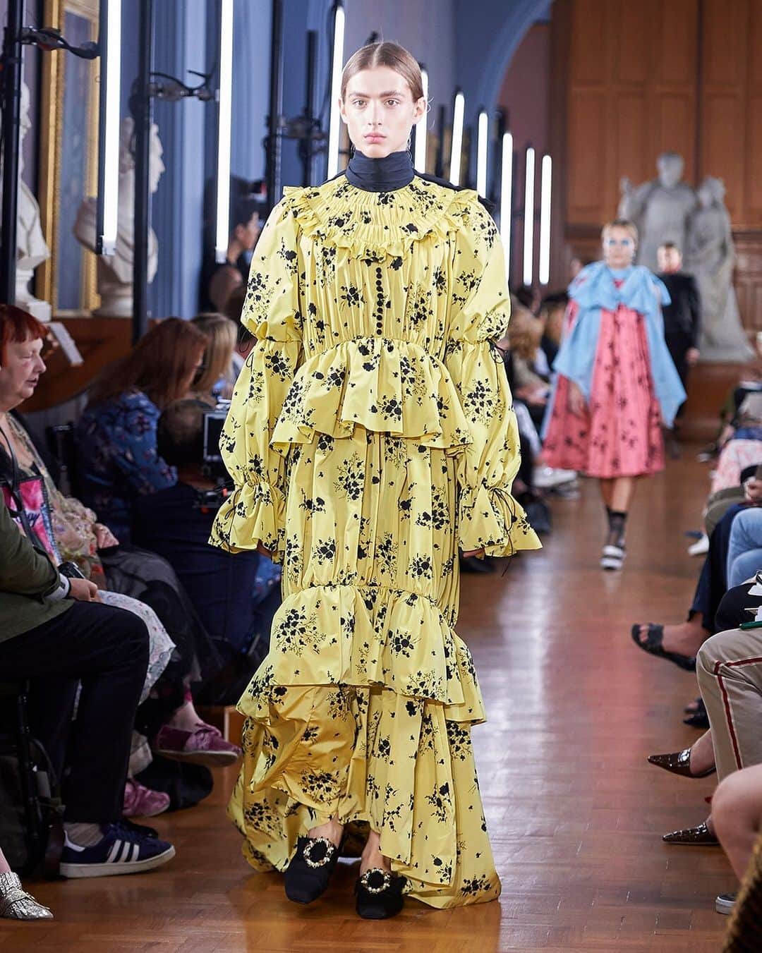 Fashion Weekさんのインスタグラム写真 - (Fashion WeekInstagram)「Erdem debuted a ballet-inspired collection at #LFW, complete with the signature motifs and romantic silhouettes of the label. Visit @erdem to see all the latest looks. ⁠⁠ ⁠⁠ Shown here, Erdem's September 2018 #LFW runway. Photo by @gettyimages」2月26日 4時25分 - fashionweek