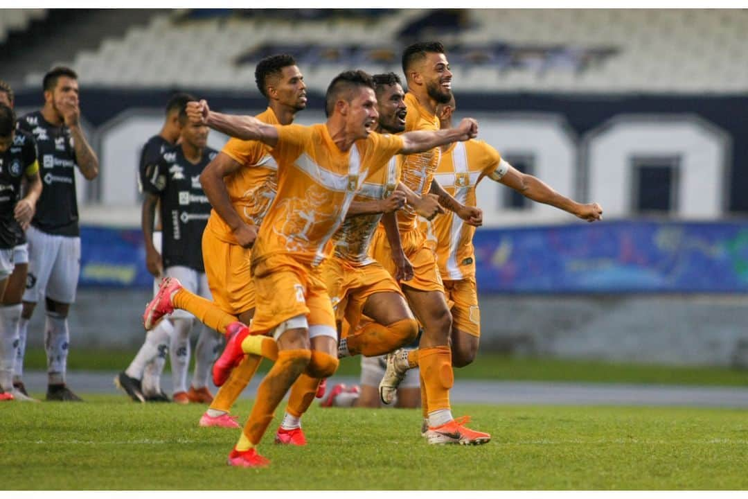 サッカー ブラジル代表チームさんのインスタグラム写真 - (サッカー ブラジル代表チームInstagram)「No início da noite de ontem, o Brasiliense se sagrou Campeão da Copa Verde após vencer o Remo nos pênaltis. Mais uma 🏆entregue! Parabéns, Brasiliense! ⠀ Fotos: Fernando Torres / CBF」2月26日 4時25分 - cbf_futebol