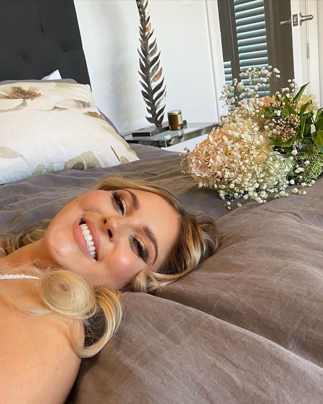 Shannonのインスタグラム：「Wedding photo dump 💜🥺 how has your week been? Let’s chat ✨ AD oh ps there is a new vlog up too from the wedding! Part two coming after our official wedding video! 🥳」