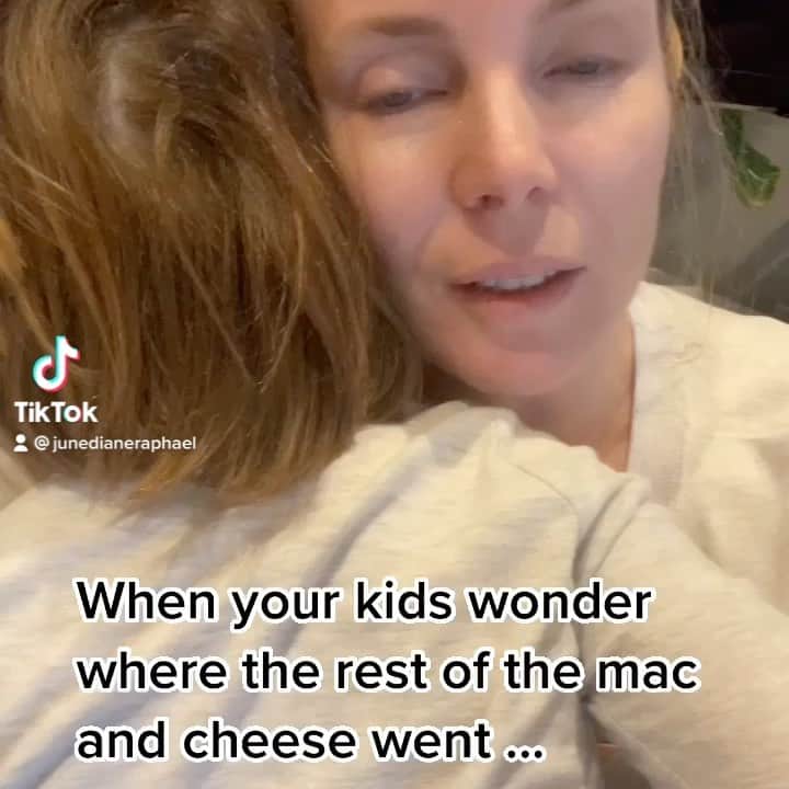 ジューン・ダイアン・ラファエルのインスタグラム：「Kids food is my worst place ....」