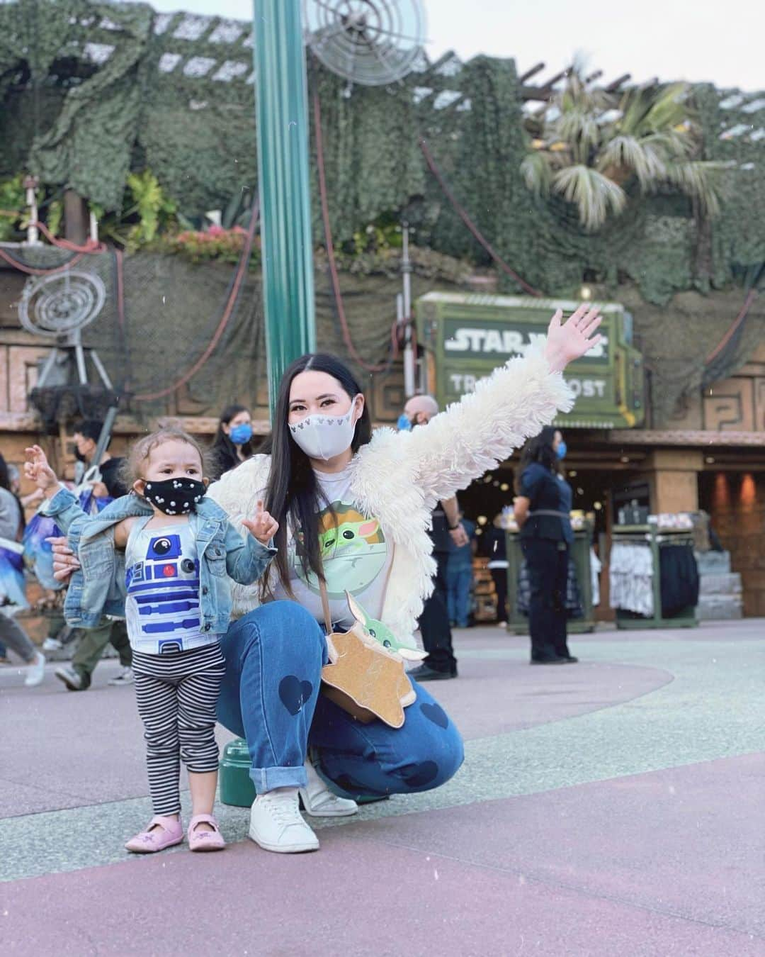 ディズニーランドさんのインスタグラム写真 - (ディズニーランドInstagram)「Celebrate your love for a galaxy far, far away at Star Wars Trading Post in #DowntownDisney. Have you had a chance to visit yet? (📷: @jensohappy)」2月26日 5時00分 - disneyland