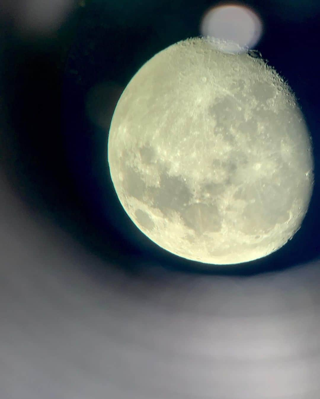 UAさんのインスタグラム写真 - (UAInstagram)「望遠鏡から覗いた月  The moon seen through the telescope」2月26日 5時20分 - ua_japonesiansinger_official