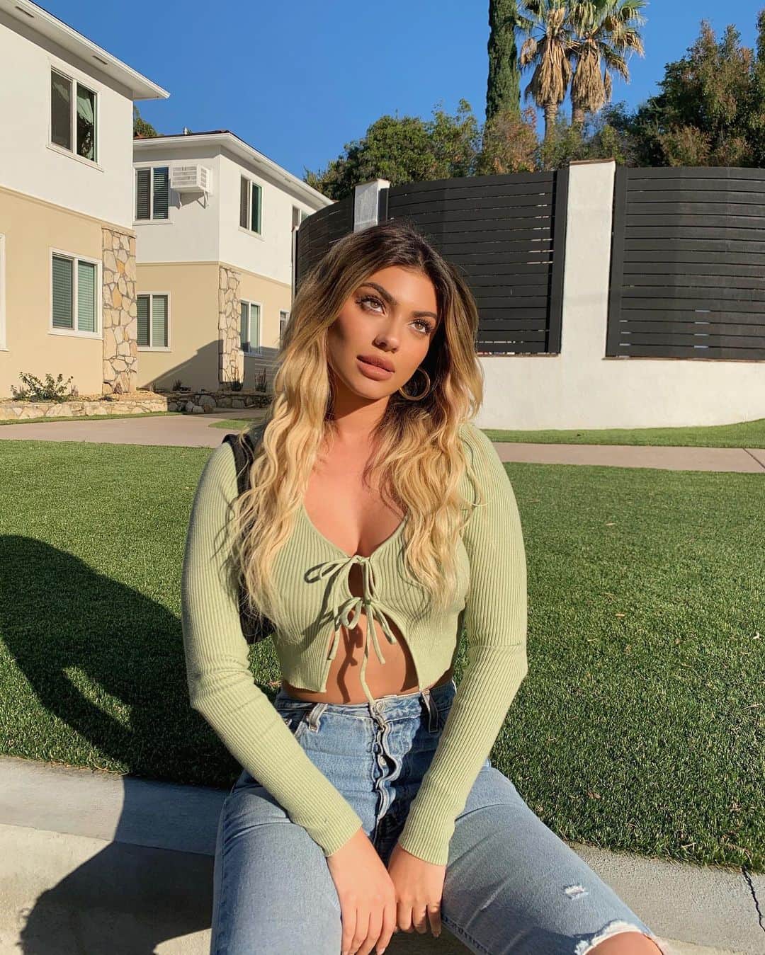 ケルシーのインスタグラム：「remember to drink ur greens (and wear them) top from @fashionnova fashionnovapartner」
