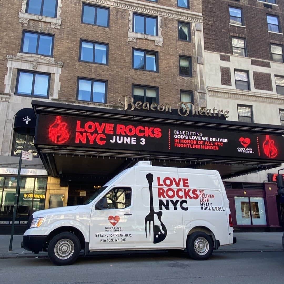 ウィル・リーさんのインスタグラム写真 - (ウィル・リーInstagram)「This photo speaks volumes! The concert is June 3rd....stay tuned! Posted @withregram • @gwilliamson79 The new van for meal deliveries for God’s Love We Deliver . #LoveRocksNYC will be on June 3 & honor the front line workers / heroes of NYC !! 💥 💥 💥 📸 @marcmillmanphotos @godslovenyc #NYC #thisboyslife」2月26日 5時32分 - unclewilllee