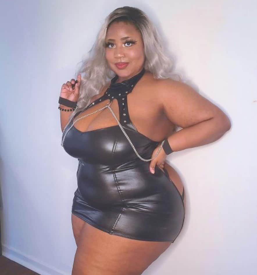 ドリームガールのインスタグラム：「Feeling fearless and fetish in our faux leather chemise with restraints. This piece will surely spice up your favorite fantasy 🖤」