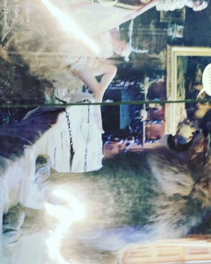 JULIEN D'YSのインスタグラム：「Visite to my storage fantastic memory best photographers best peoples all my friends#porfolio #book old way to show your work ❤️#february25.2021」