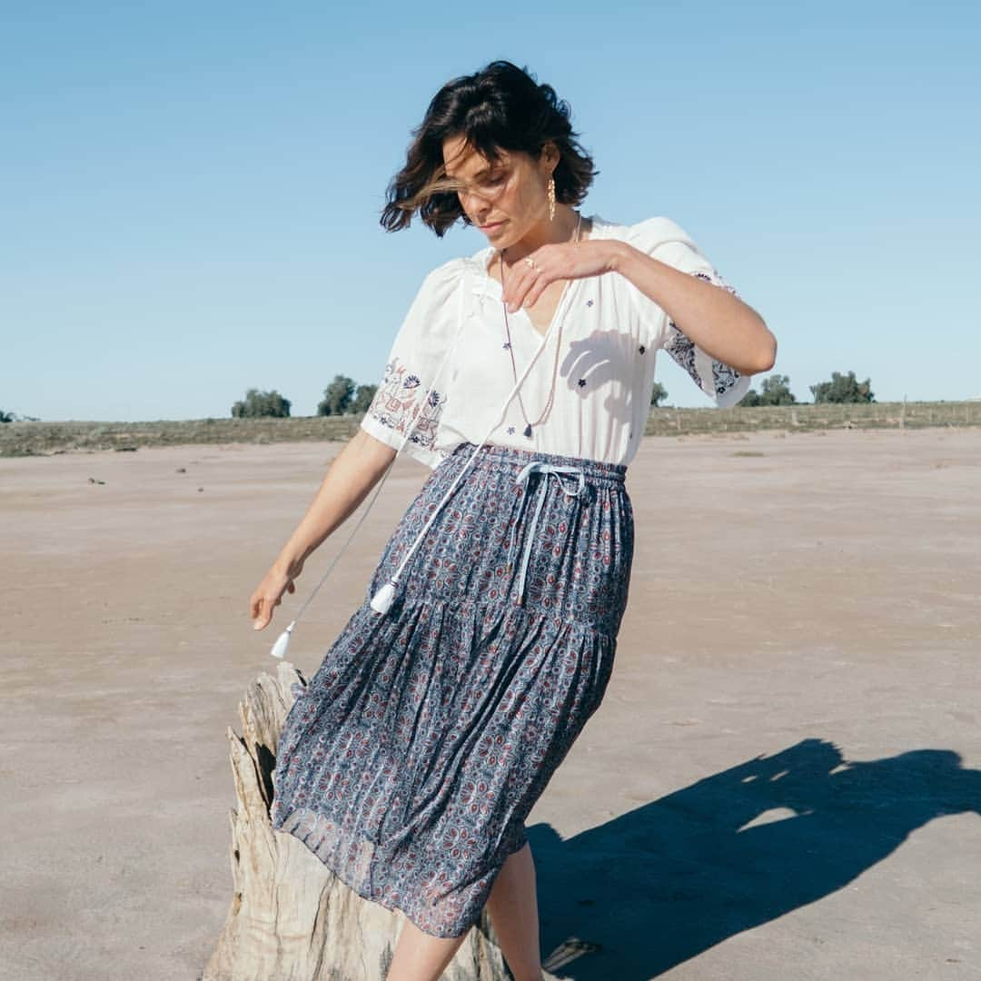 ミーガンパークさんのインスタグラム写真 - (ミーガンパークInstagram)「Dancing into the weekend..! Bohemian beauty @gypsysfind showing us how it's done in the Milke Chiffon Skirt and Selina Cotton Top x」2月26日 5時49分 - _meganpark