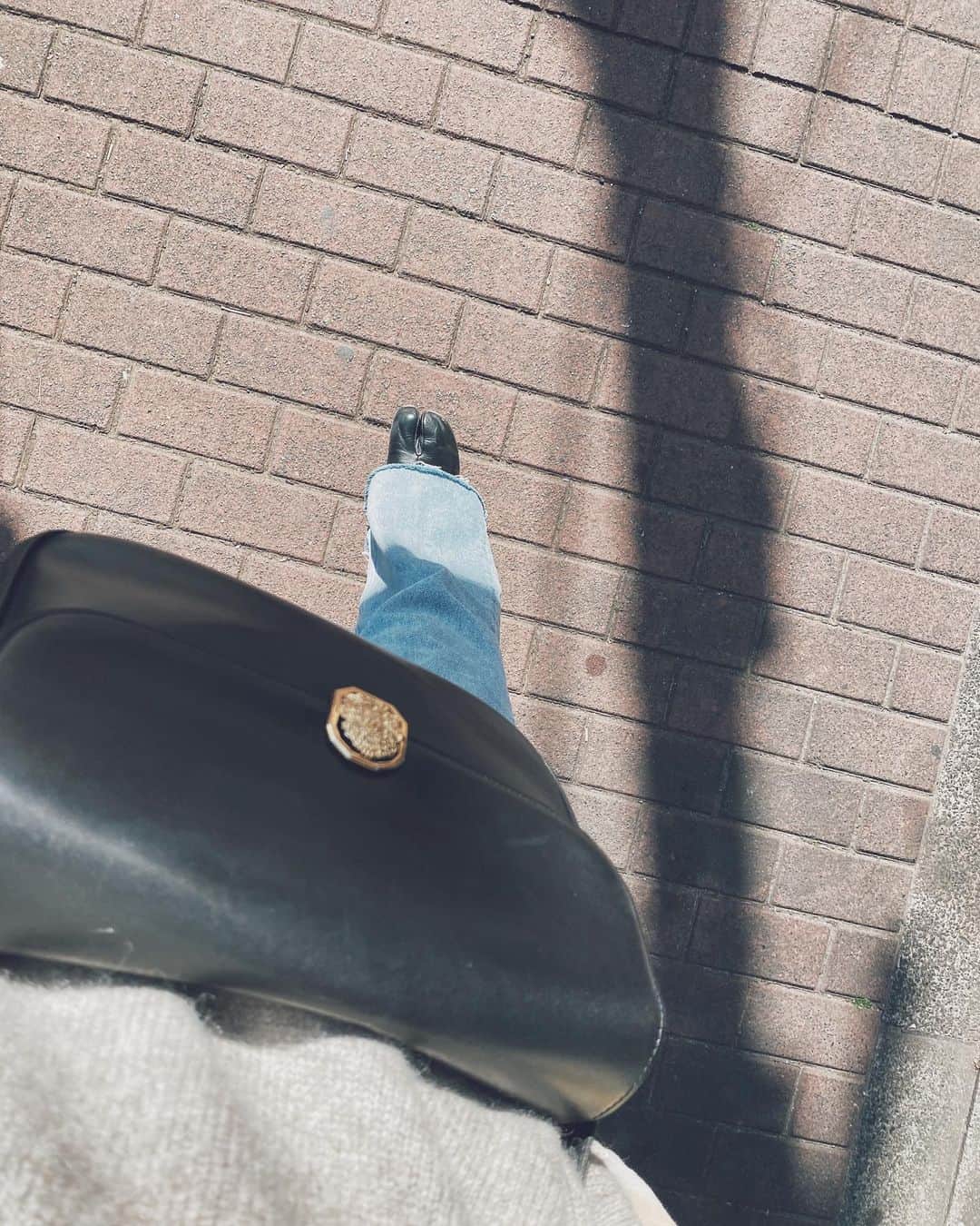 藤田敦子のインスタグラム：「ㅤ ヒールでも歩くYO🚶‍♀️🚶‍♀️🚶‍♀️ だから歩けるヒール靴しか履かない。 歩けないヒールは、豊かさの証な気がするけど 私は歩きたい🚶‍♀️🚶‍♀️🚶‍♀️ ㅤ #blendacoordinate」
