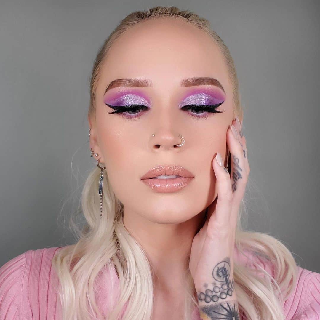 BH Cosmeticsのインスタグラム：「💎 GemSquad alert 💎  @halloweenkween unlocks the Amethyst for February vibes when she's feeling like a Humble, Clever AF Rebel 💜  #bhbirthstones #bhcosmetics」