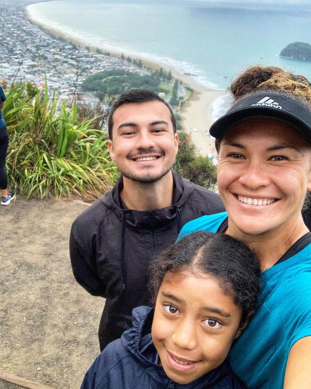 ポーシャ・ウッドマンのインスタグラム：「Beautiful Hikoi i te ata nei 🏔🌞」
