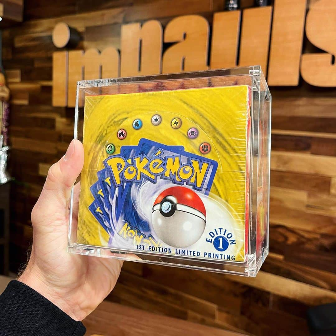 ローガン・ポールさんのインスタグラム写真 - (ローガン・ポールInstagram)「the $1,000,000 Pokémon Box opening. live, this Saturday (2/27), 6pm PST on my YT channel. come watch & be a part of collecting history 🙌🏼  following the overwhelming success of my first NFT drop, we’ll also be releasing my second round of NFTs via @Bondly_Finance. Gold, silver and only 3 matte black. this Saturday will be legendary」2月26日 6時13分 - loganpaul