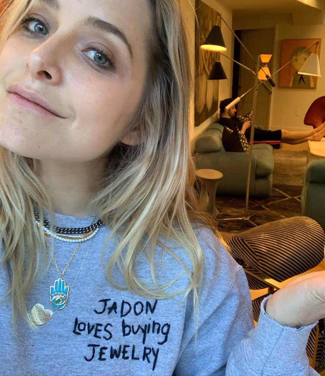 ジェニー・モレンのインスタグラム：「I wonder how Jadon feels about my new sweatshirt @diamondsandsweatshirts」