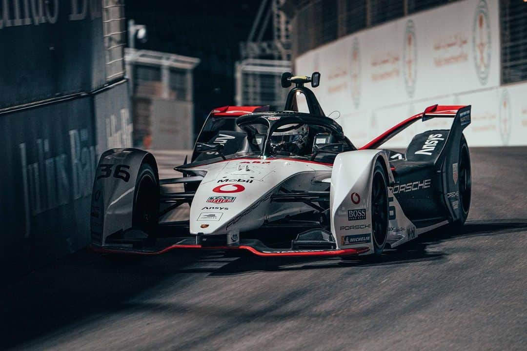 アンドレ・ロッテラーのインスタグラム：「So much fun to be back in action! Especially on this mega track at night! Good start with P2 in free practice! Tomorrow we race! @tagheuerporschefe」