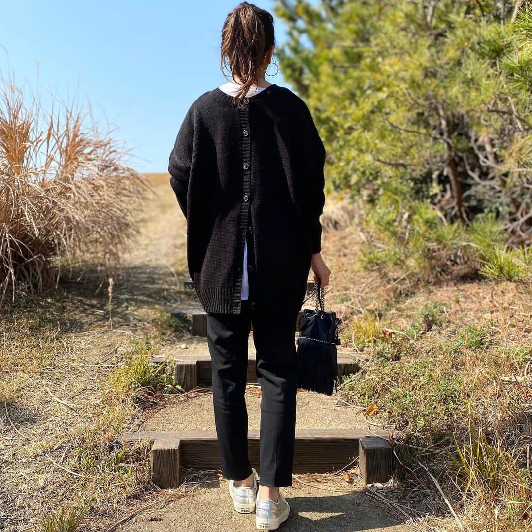 HandmadeLaboさんのインスタグラム写真 - (HandmadeLaboInstagram)「プルオーバーニット&カーディガンとして2WAYで着れるトップスは　　@classicalelf_official  のもの⌣̈⃝♡ お尻がすっぽり隠れるざっくりした感じで着たかったのでサイズはX Lに… サイズ&カラーが豊富なのでユニセックスでも…👌  #クラシカルエルフ #classicalelf #エルフコーデ #locari #ニット #プルオーバー #デザインニット #春コーデ #プチプラ #プチプラコーデ #着回しコーデ #コーデ記録」2月26日 6時31分 - ameri812