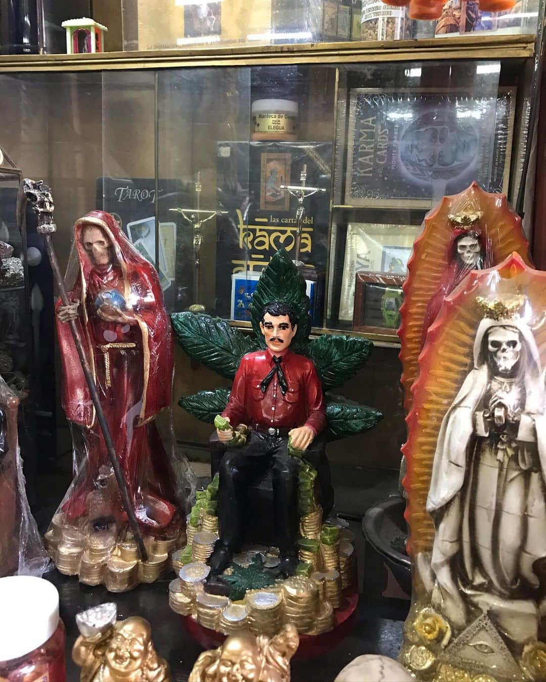トームさんのインスタグラム写真 - (トームInstagram)「#VoodooDolls and other spells from the witches market in #MexicoCity where you can buy a baby crocodile, or tiger, or maybe a machine gun, or perform a sacrifice to the patron Saint of the #Narcos #JesusMalverde  . I especially love the can of SHUT THE FUCK UP」2月26日 6時38分 - tomenyc