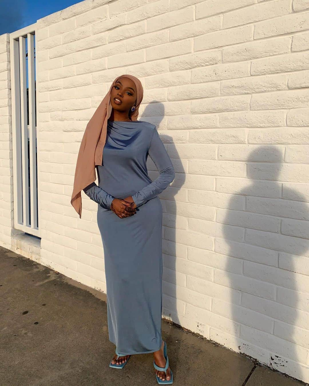 ASOSさんのインスタグラム写真 - (ASOSInstagram)「Golden hour never looked so good ✨  @brinney_​ [she/her] in the ASOS DESIGN maxi cowl dress [1806266]」2月26日 6時45分 - asos