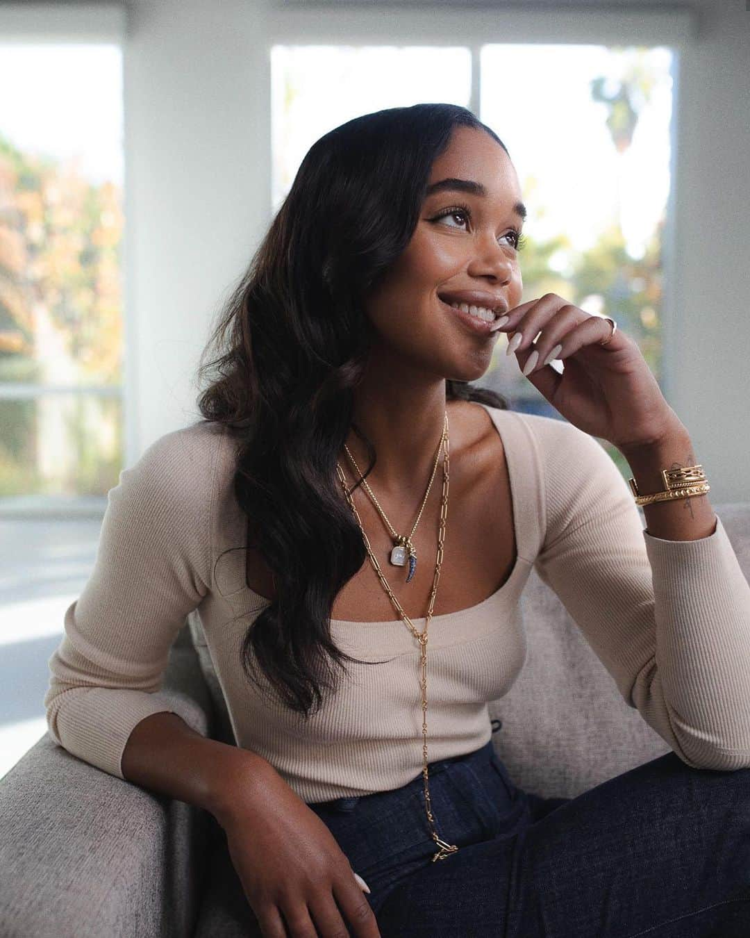 デビッドヤーマンのインスタグラム：「“The thing that I love the most about New York is the energy, the excitement and the people.”—actress @lauraharrier   #DavidYurman #TapToShop」