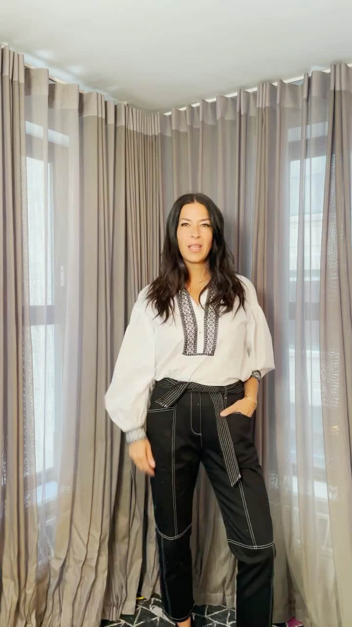 レベッカミンコフのインスタグラム：「Is it too much? Help a girl out 🤪」