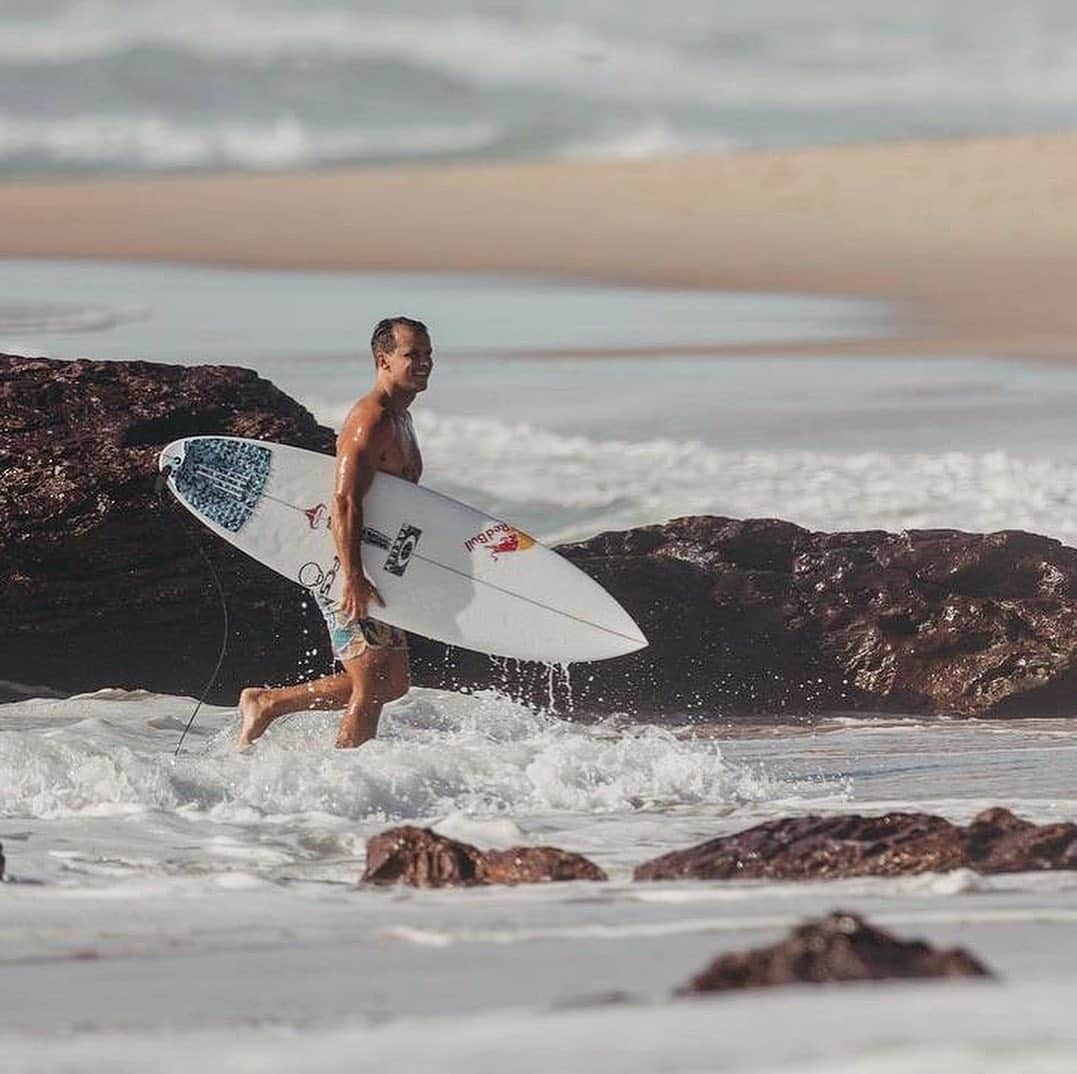 ジュリアン・ウィルソンさんのインスタグラム写真 - (ジュリアン・ウィルソンInstagram)「Early mornings and good times on the Sunshine Coast @dancanphoto 📷」2月26日 7時02分 - julian_wilson