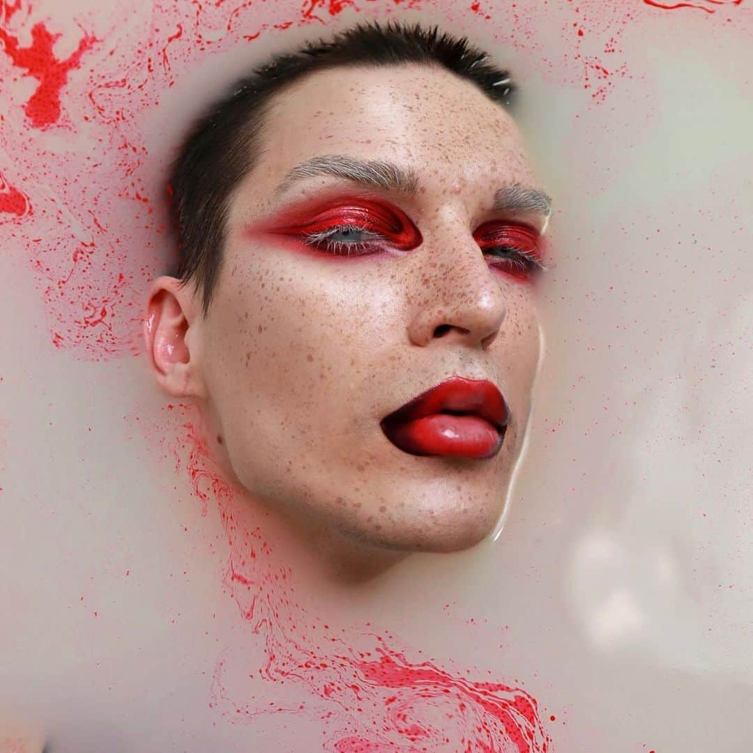 Jeffree Star Cosmeticsさんのインスタグラム写真 - (Jeffree Star CosmeticsInstagram)「DRIPPING IN #BLOODSUGAR 💦 @dima.grinko.mua created this sickening look using our Blood Sugar palette & #velourliquidlipstick in the shade Unicorn Blood 🩸  - #jeffreestarcosmetics」2月26日 7時03分 - jeffreestarcosmetics