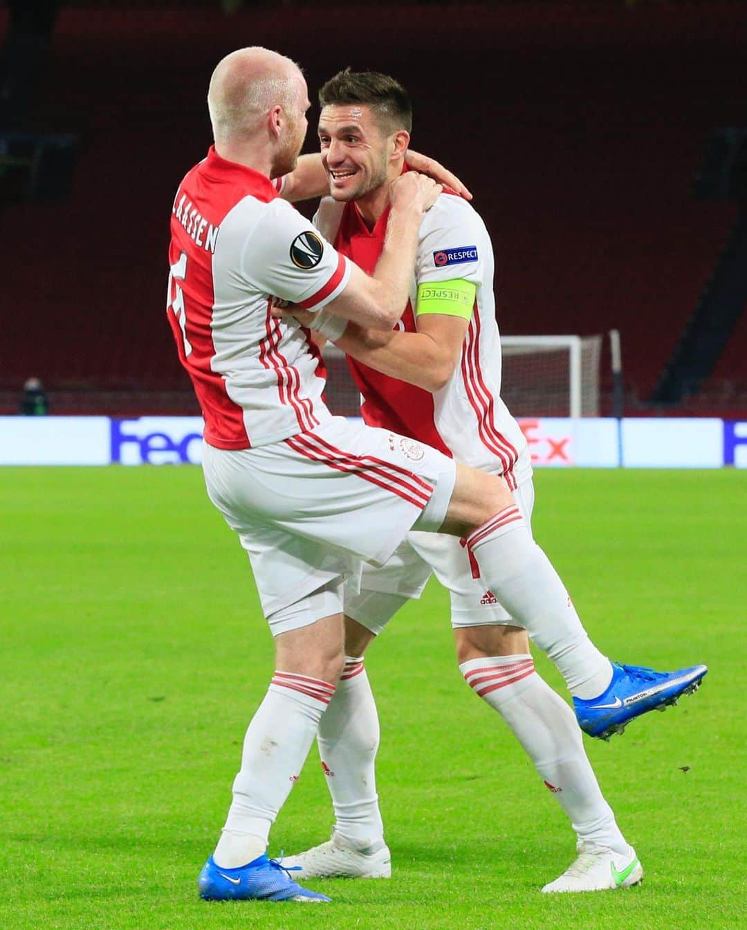 のインスタグラム：「Last 16! Proud of the team!!! ❌❌❌ #UEL #ajalil」