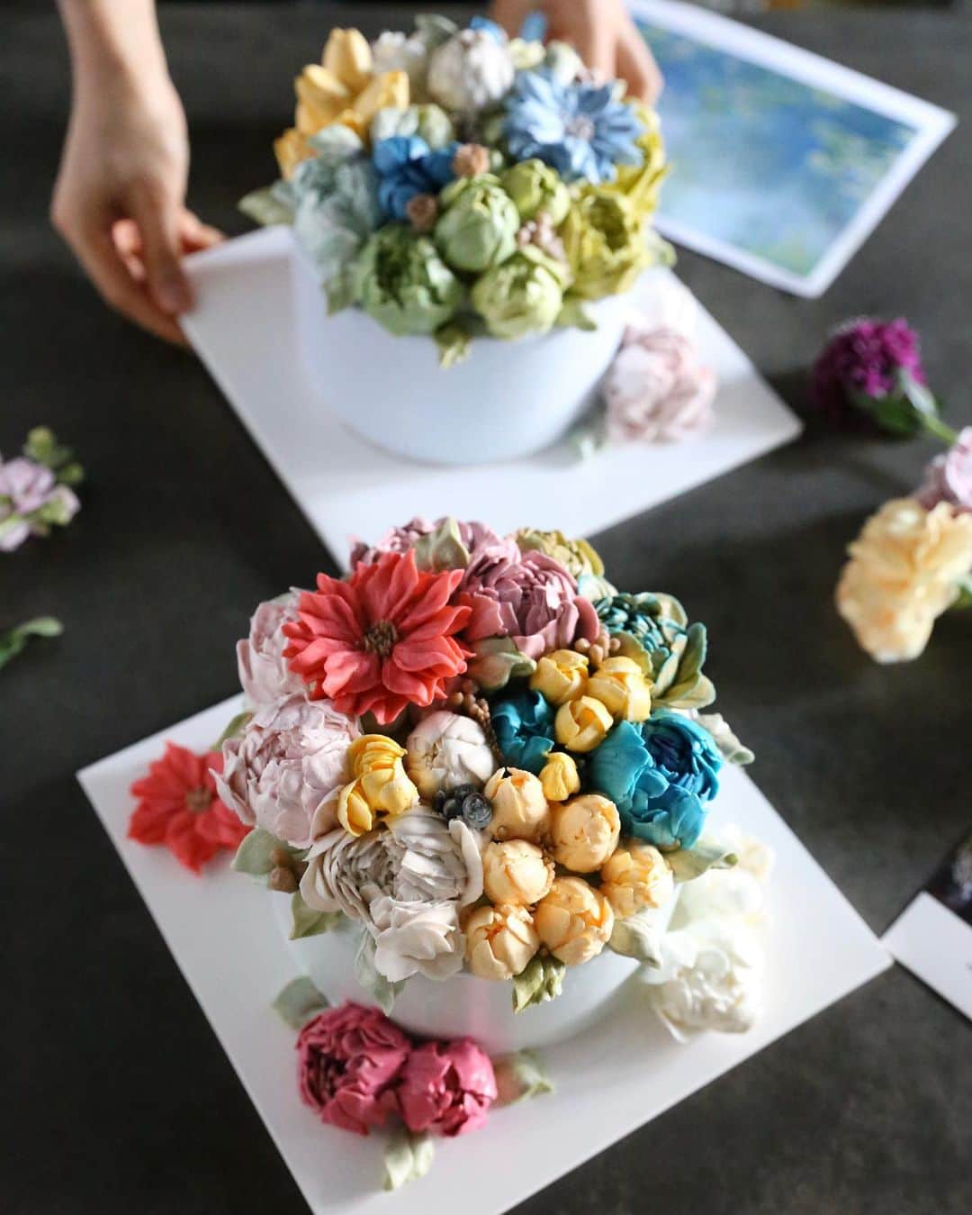 청담 수케이크 (atelier soo)さんのインスタグラム写真 - (청담 수케이크 (atelier soo)Instagram)「ㅡ 파이핑심화반 ⚜️ ㅡ #flower #cake #flowercake #partycake #birthday #bouquet #buttercream #baking #wilton #weddingcake #cupcake ㅡ www.soocake.com vkscl_energy@naver.com」2月26日 16時37分 - soocake_ully