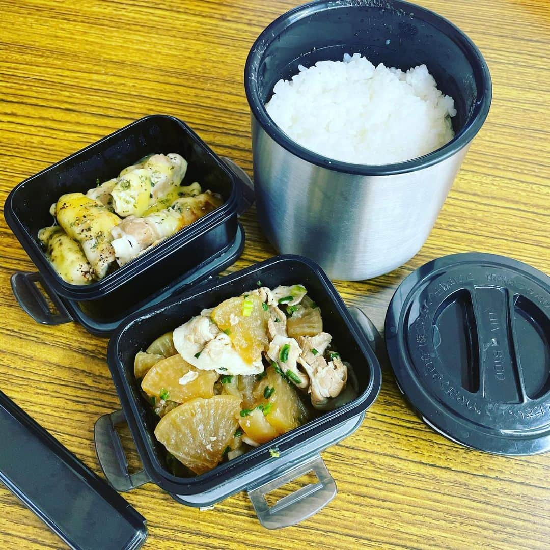 沢村玲/REIさんのインスタグラム写真 - (沢村玲/REIInstagram)「今日のお弁当！  クックパッドから前回も作った、"豚バラ大根"と"大葉豚ロース薄切り肉巻きチーズのせ焼き"  みんなは何たべたー？  #お弁当  #料理男子  #料理上手になりたい  #高尾喜んで高尾」2月26日 16時29分 - rei.sawamura_official