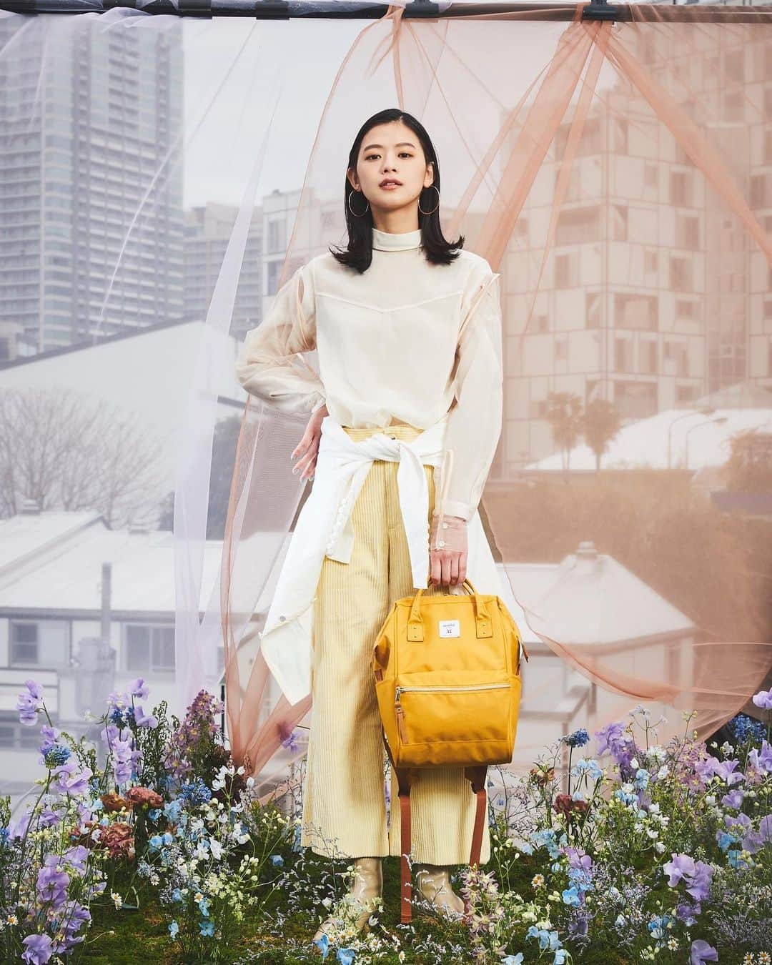 anello®OFFICIALさんのインスタグラム写真 - (anello®OFFICIALInstagram)「【anello®】2021 SPRINGコレクション公開  2021 SPRINGコレクションは「BORDERLESS FUNCTIONALITY」 anello®のNew normal(新しい日常)は、シーンも場所も性別も選ばない 「境界線のない機能性」「持続可能性」のあるものづくりを当たり前に行うこと。 都会的かつナチュラルで洗練されたカラー、便利で快適な機能性を合わせ持ったプロダクトはきっとあなたのお気に入りとなるはずです。  コレクションページより、全ルック公開されていますので、 ぜひチェックしてみてください。  #anello #anello_bag #アネロ #2021SPRING #ビジュアル #口金リュック #KUCHIGANE #バッグ #sustainability  #持続可能性」2月26日 16時35分 - anello_bag