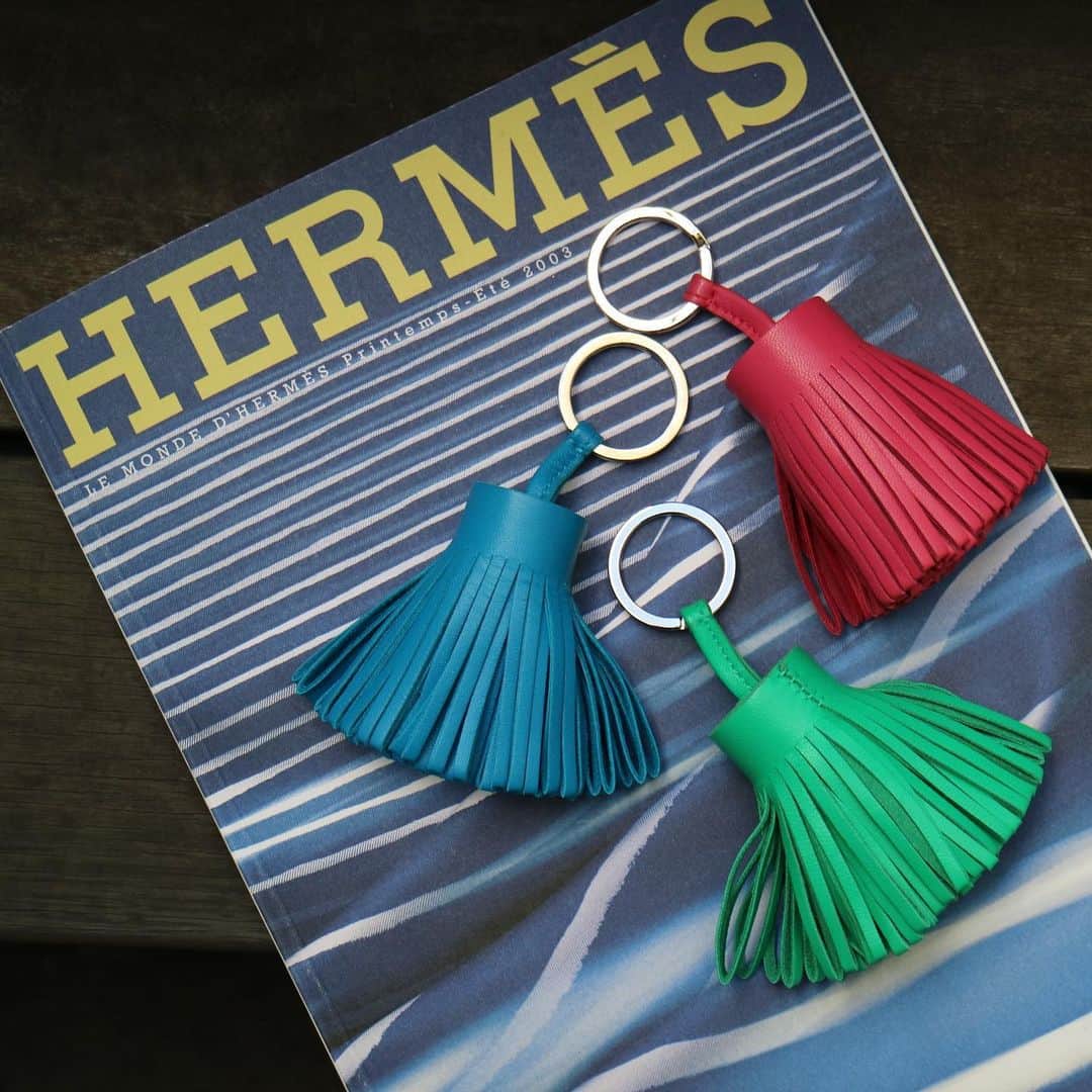 Vintage Brand Boutique AMOREさんのインスタグラム写真 - (Vintage Brand Boutique AMOREInstagram)「Hermes Porte Cles Carmen  🛒Available Online for Purchase  Search Code: ao33066(Menthe),ao33068(Rose Purple),ao33069(Blue Zanzibar)  ✈️Free Shipping Worldwide 📩DM for more info and pricing  ➡️info@amorevintagetokyo.com  #hermesaccessories #hermescarmen」2月26日 16時35分 - amore_tokyo