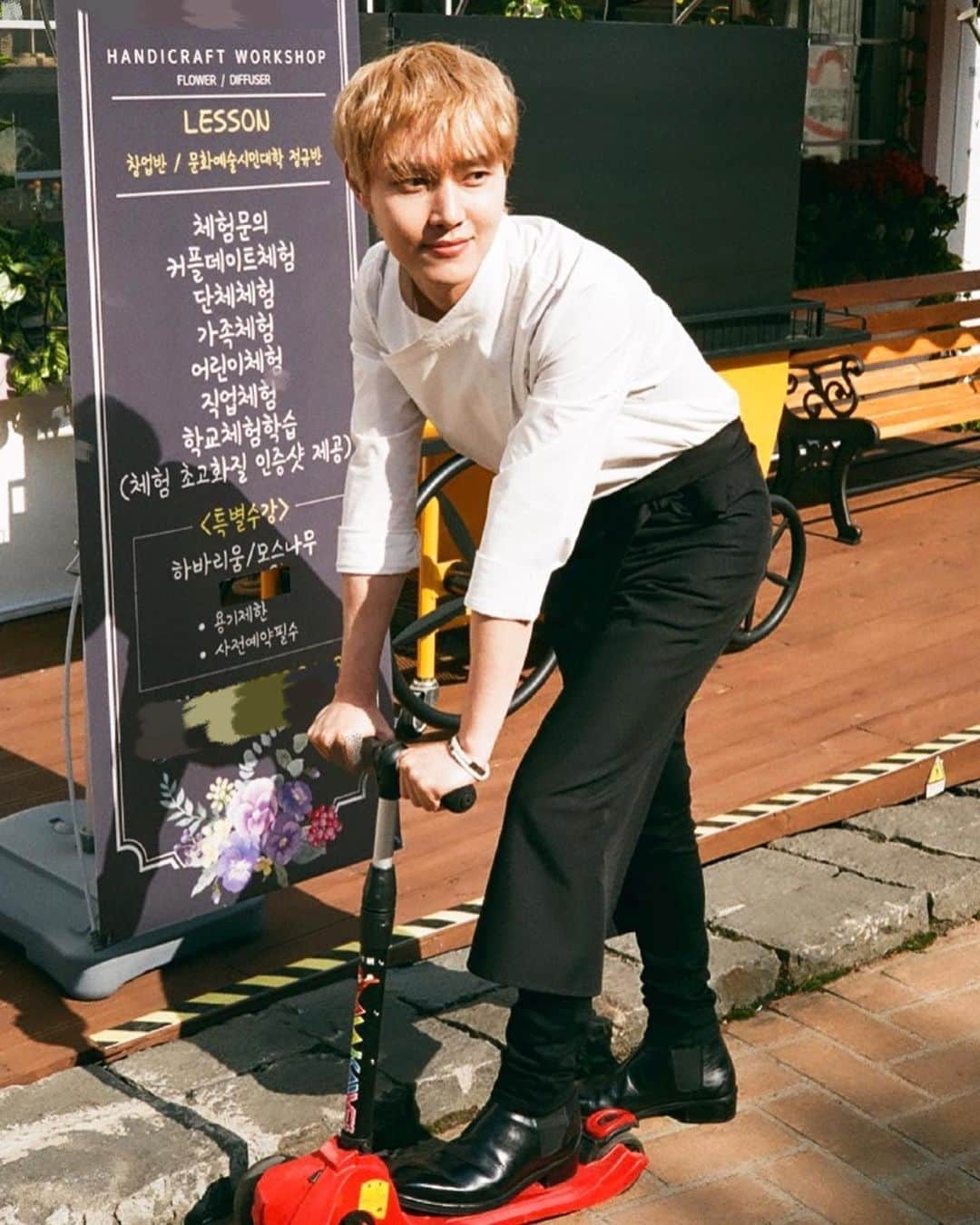 イ・ミンホのインスタグラム：「#어쩌다발견한하루 비하인드2탄 기념 #진미채요정 대 방출 https://youtu.be/qMsJJC9CfDM (프로필에 링크 타고 오세용)」