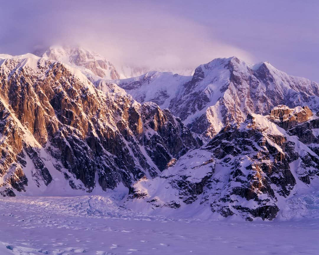 National Geographic Travelさんのインスタグラム写真 - (National Geographic TravelInstagram)「Photo by @stephen_matera / Sunrise illuminates the Ruth Amphitheater in Denali National Park, Alaska. The park encompasses the central portion of the Alaska Range, including Denali, which is the highest mountain in North America at 20,310 feet (6,190 meters). Follow me @stephen_matera for more images like this from Alaska and around the world. #denalinationalpark #alaska #mtmckinley」2月26日 16時39分 - natgeotravel