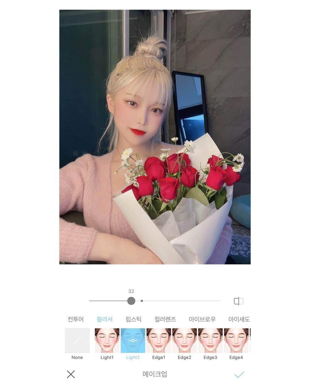 オ・ジウンさんのインスタグラム写真 - (オ・ジウンInstagram)「예뿌니들 다들 졸업 너무너무 축하해효 ♡ 💐 저도 졸업할 때가 있었는데,, 4년전이라니,,  시간이 너무 빨라요 ⸝⸝ʚ̴̶̷̆ ̯ʚ̴̶̷̆⸝⸝  그래서 셀카를 선명하게 해줄 팁을  가져왔어요 ♡   -소다 어플 들어가기  뷰티 ♡  1. 자신의 얼굴에 맞게 코길이를 줄여줍니당 (-17 ) 그러면 더 예뻐보요용 2. 코길이 줄인거에 맞게 인중 위치도 올려준당 (-15) 안그러면 인중이 길어보여욤.. 메이크업 ♡  1.사진에서 입술색이 날라가는경우가 많아서  좋아하는 컬러로 입혀줍니댜  2. 블러셔도 좋아하는색으로,, 생기있게❤  #광고 #소다카메라 #SODA #졸업식 #기본카메라보정 #기본카메라보정법 #보정꿀팁 #졸업식셀카 #졸업사진」2月26日 16時40分 - gini_s2_