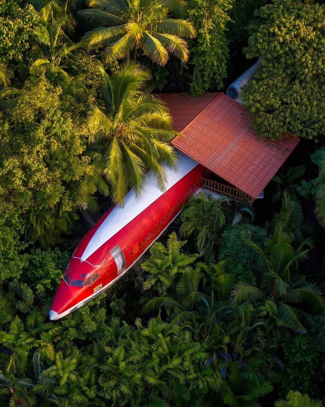 Canon Photographyのインスタグラム：「Who else would be keen to stay in these plane hut for a few days?? Photography | @gontravellin  Curated by @ianharper」