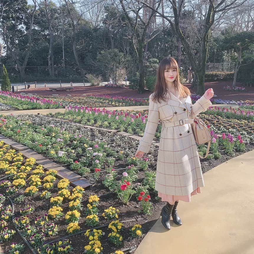 のインスタグラム：「レッセパッセ×Instagram userコラボ企画vol.5♡ . . 今回は春先〜夏にかけて重宝する間違いなしのワンピースとスカートの2種類🧸💓  (写真のは冬企画のコートです♡🧥) . 公式オンラインストアにて素材の紹介や、こだわりpointを pickupしたページを公開中🌸 . . 有楽町マルイではサンプルの展示もスタートしています👗 . . はやくあたたかくなってほしいな🌸🥰 . . #レッセパッセ  #ワンピース #スカート #春ワンピ」