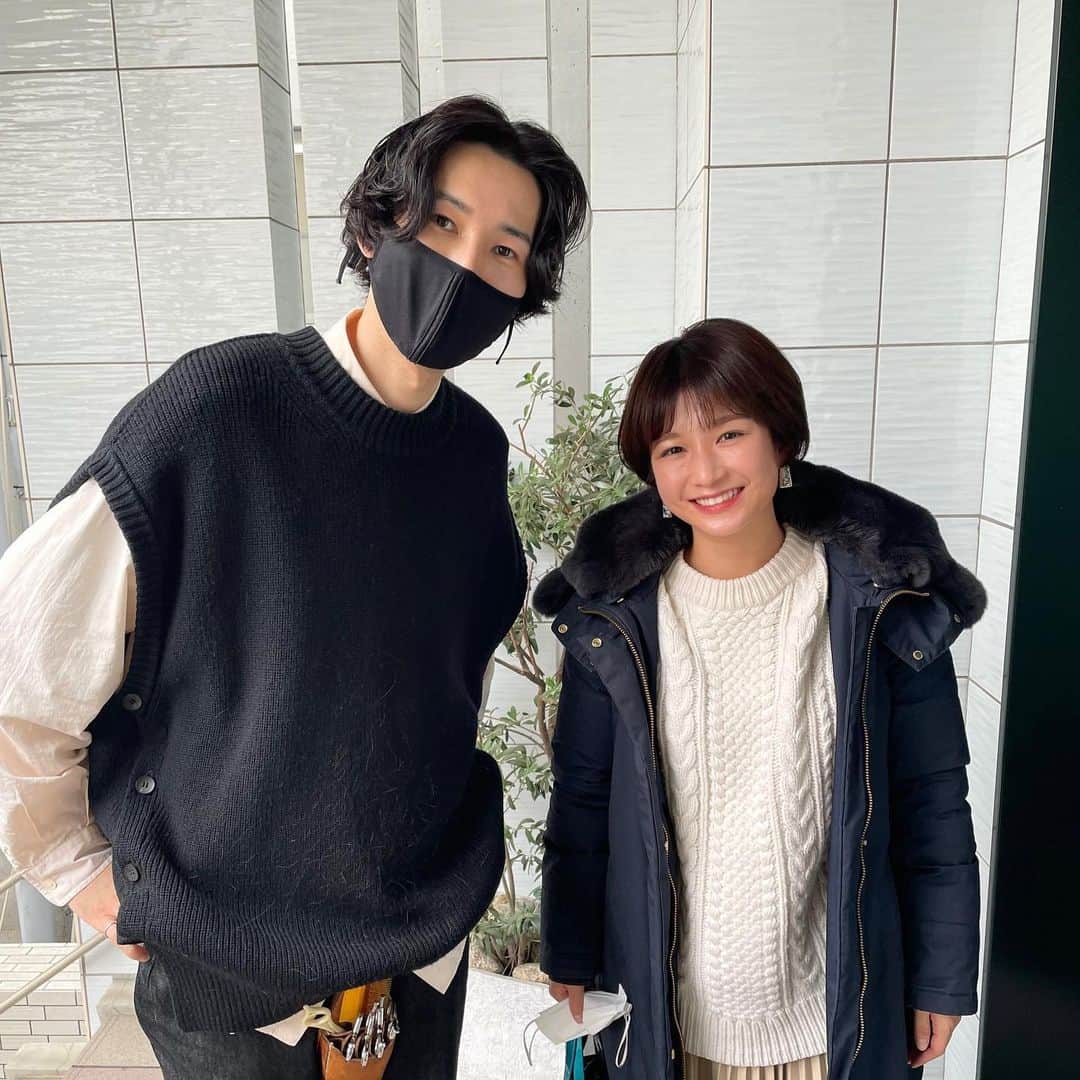 小西ゆりなのインスタグラム：「羨ましすぎるほどの小顔な前田さんに前に出ていただき、毎回遠近法を狙うズルい私ww 今月も駆け込みcutしていただきました✂️ やっぱり伸ばそうか迷っていた前髪は切りました😅 #男の子ママ #大人ショート #ショートヘア #ショートカット #hairstyle #houle #表参道 #前田賢太」