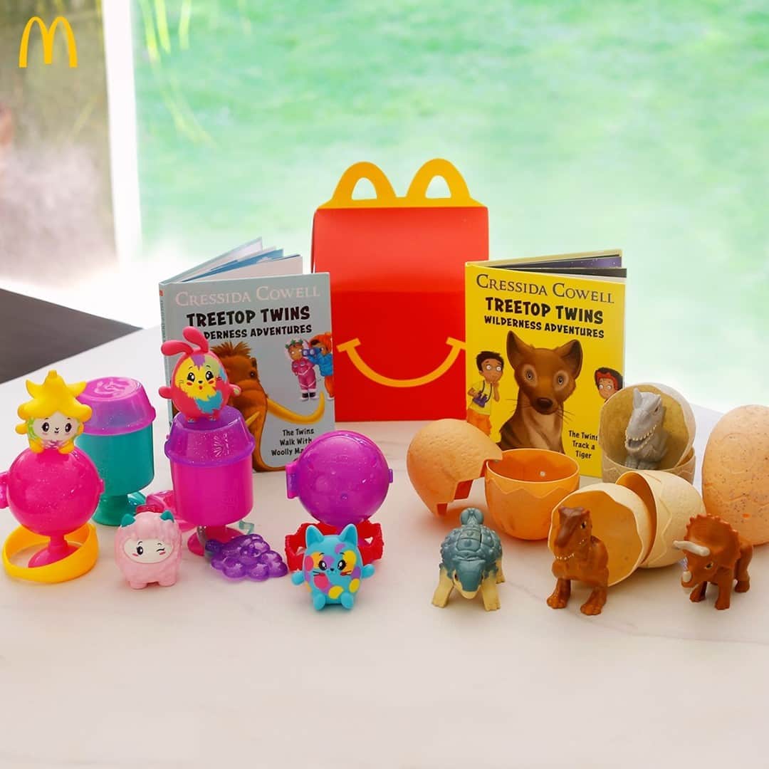 McDonald's Philippinesのインスタグラム：「Explore a world full of fun in the comfort of your home. Enjoy the weekend with these Pikmi Pops and Jurassic World toys. Buy a Happy Meal starting at Php 90 to get one of these toys or a book! Order now via McDelivery.」